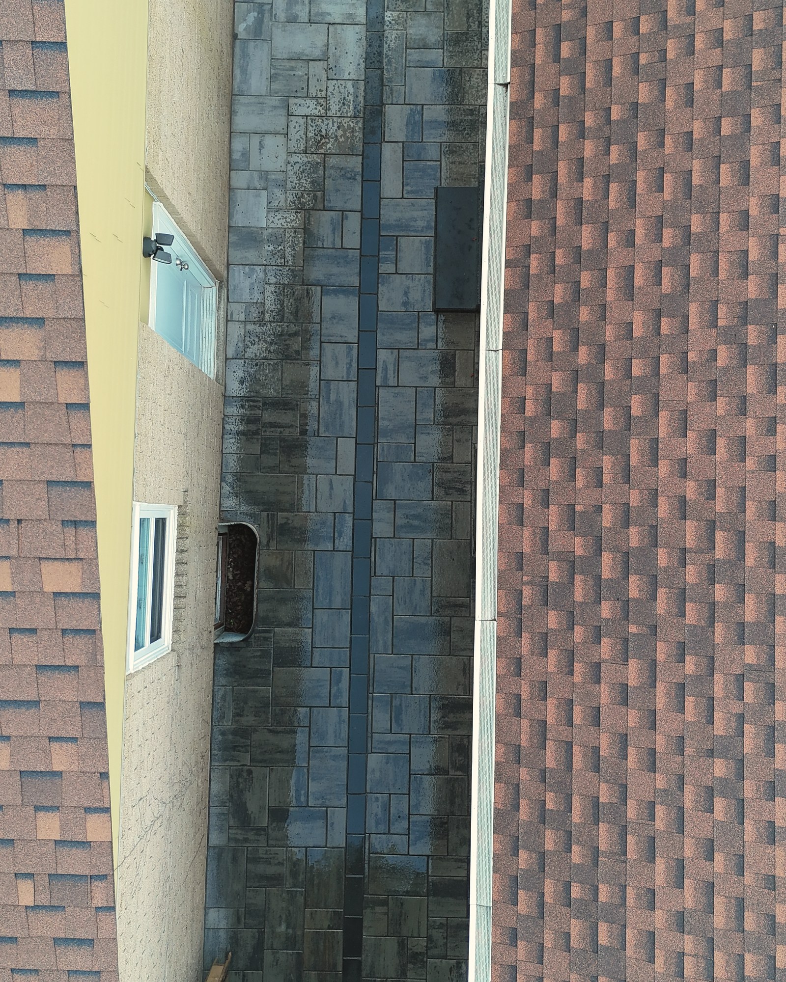Narrow interlocking walkway with coordinated dark stone borders